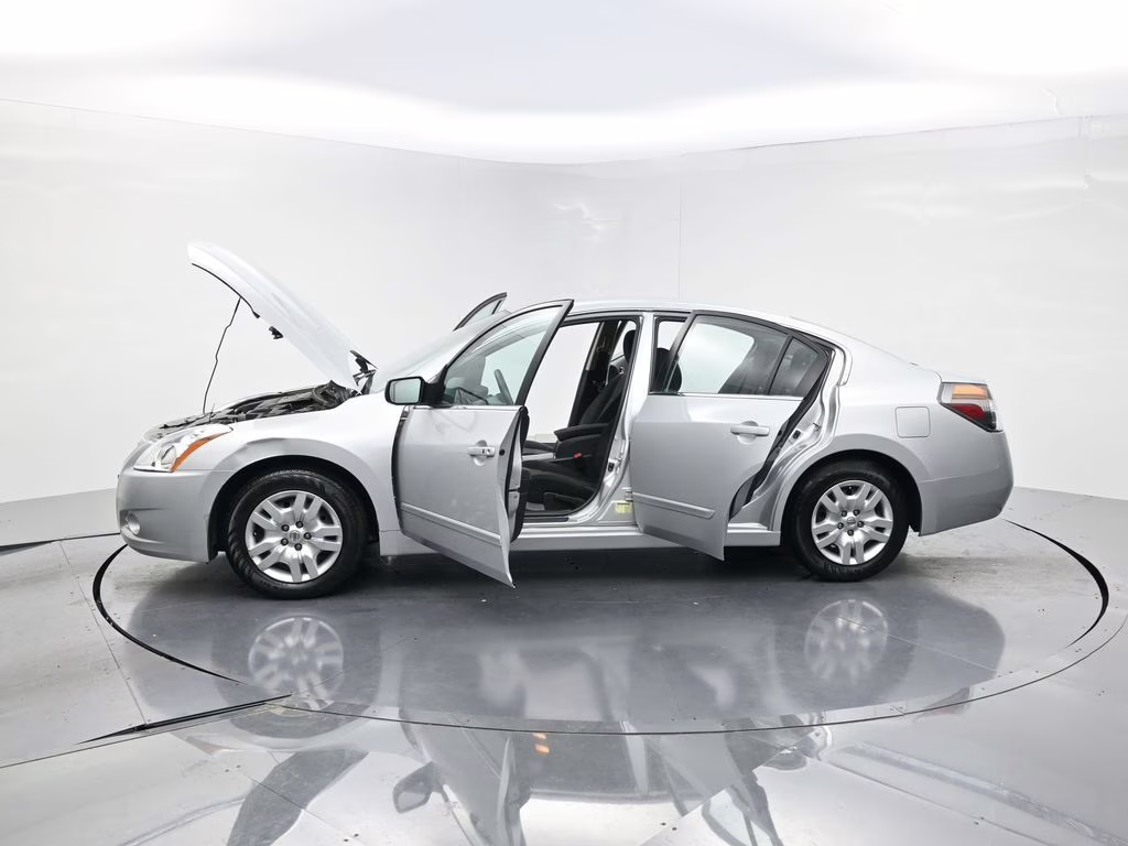 2012 Brilliant Silver Metallic Nissan Altima 2.5 S FWD Sedan