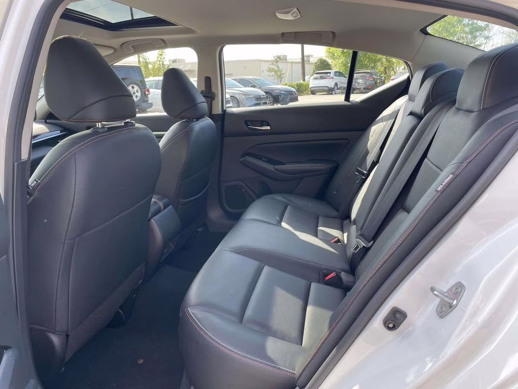 2023 Pearl White Tricoat Nissan Altima 2.5 SR FWD Sedan