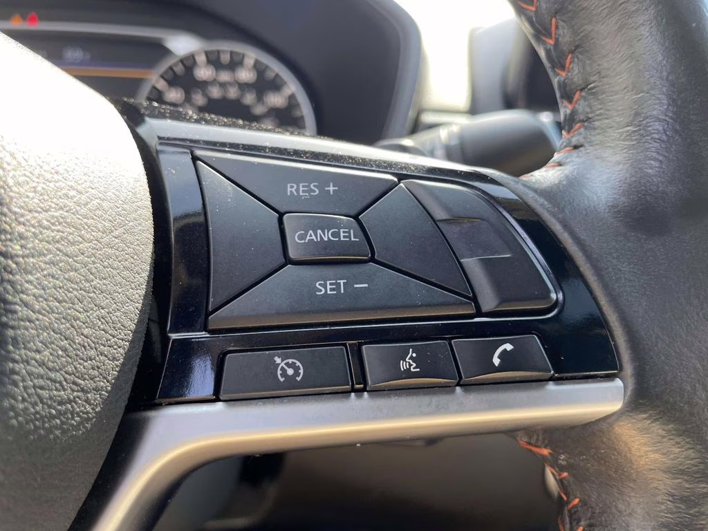 2023 Pearl White Tricoat Nissan Altima 2.5 SR FWD Sedan