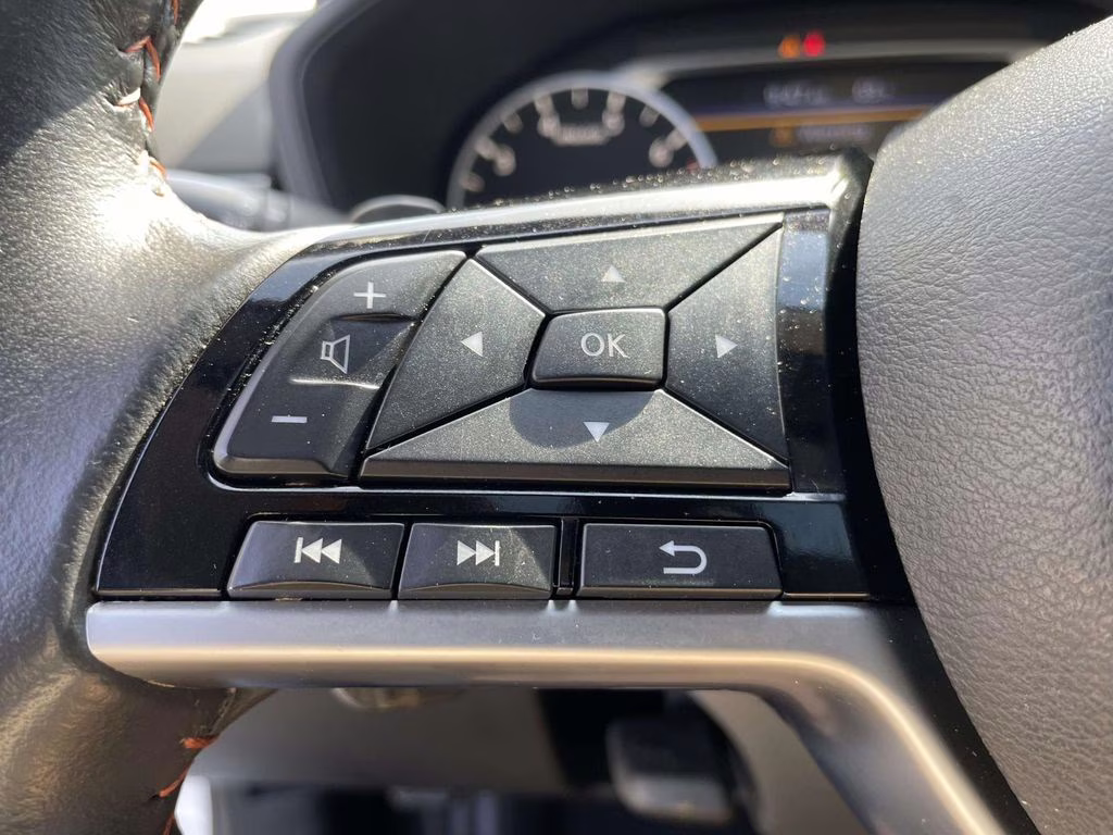 2023 Pearl White Tricoat Nissan Altima 2.5 SR FWD Sedan