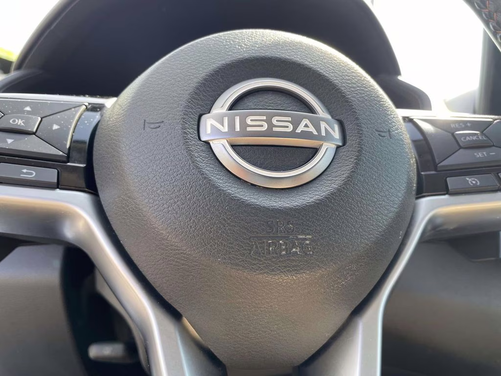 2023 Pearl White Tricoat Nissan Altima 2.5 SR FWD Sedan