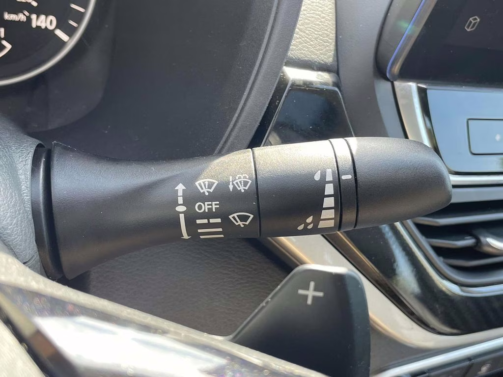 2023 Pearl White Tricoat Nissan Altima 2.5 SR FWD Sedan