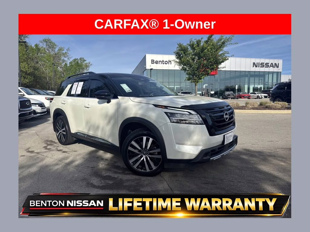 2024 Pearl White Tricoat/Super Black Nissan Pathfinder Platinum FWD SUV