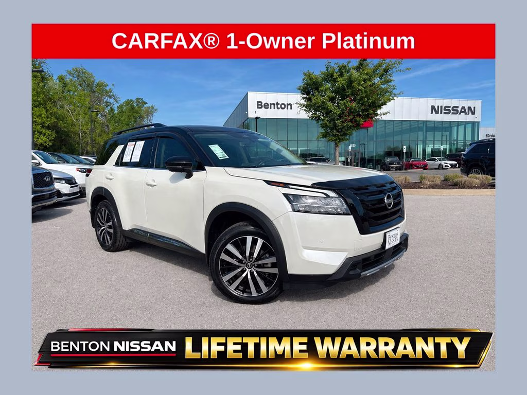 2024 Pearl White Tricoat/Super Black Nissan Pathfinder Platinum FWD SUV