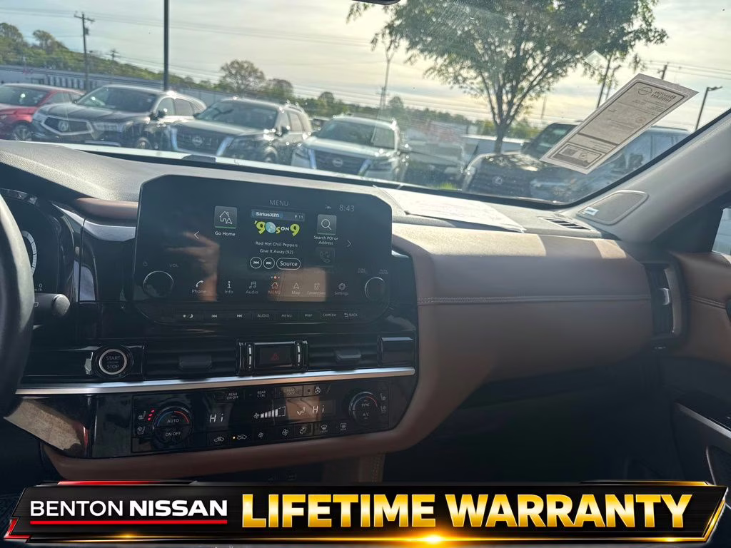 2024 Pearl White Tricoat/Super Black Nissan Pathfinder Platinum FWD SUV