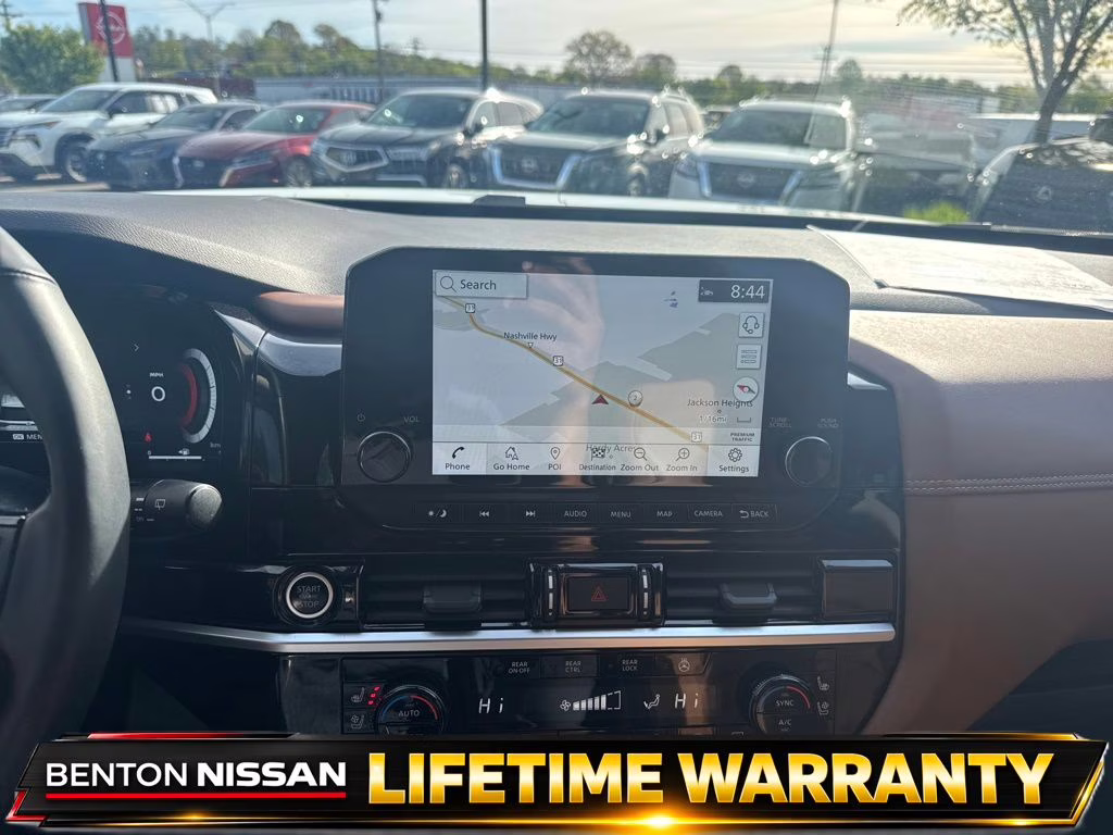 2024 Pearl White Tricoat/Super Black Nissan Pathfinder Platinum FWD SUV