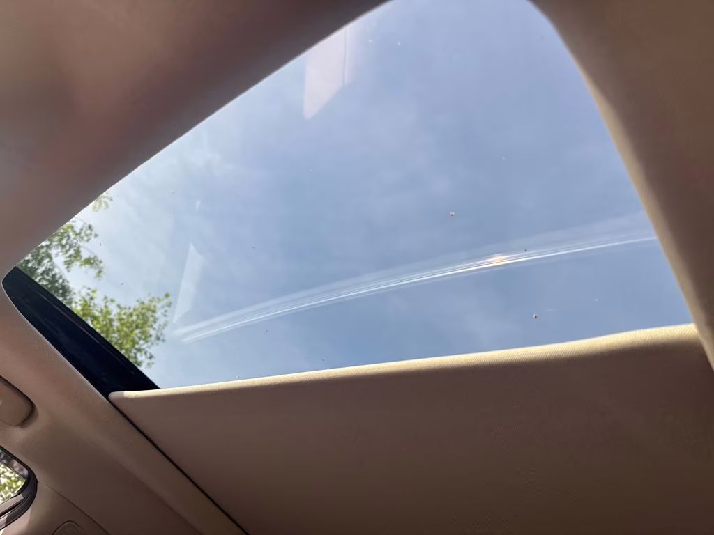 2024 Pearl White Tricoat/Super Black Nissan Pathfinder Platinum FWD SUV