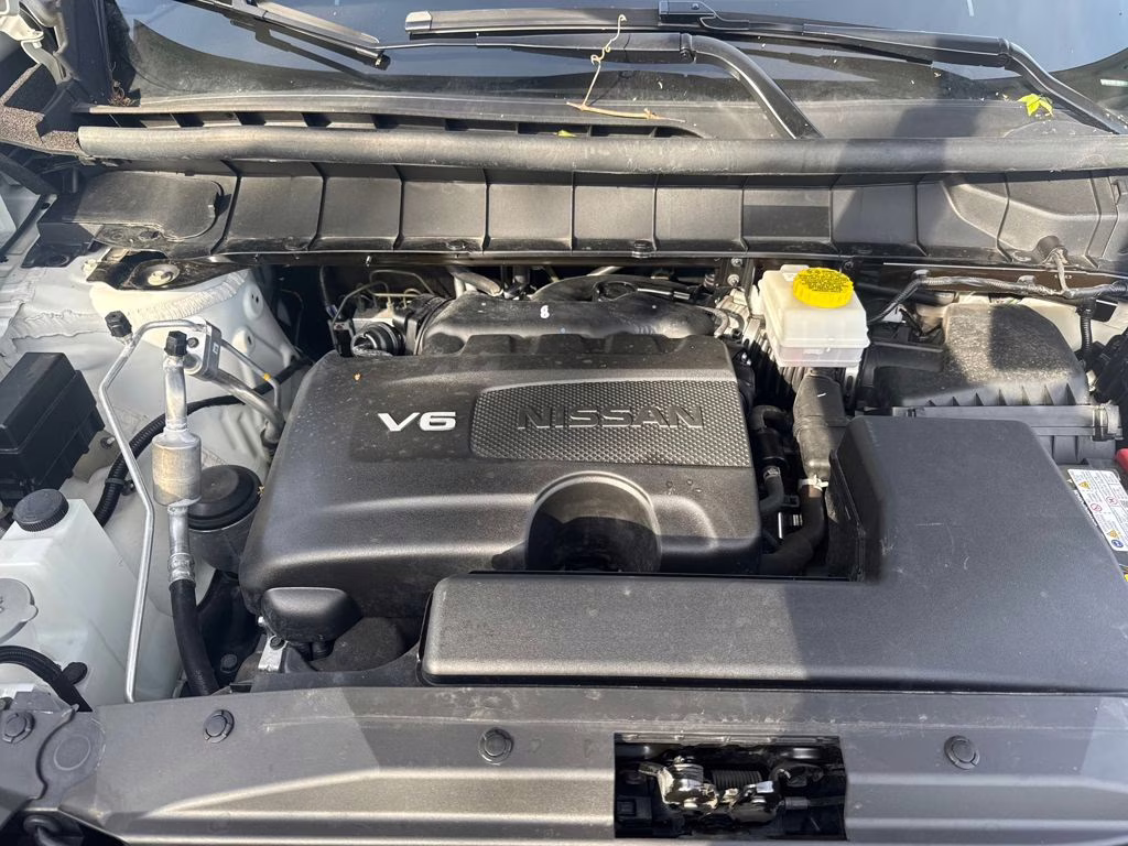 2024 Pearl White Tricoat/Super Black Nissan Pathfinder Platinum FWD SUV