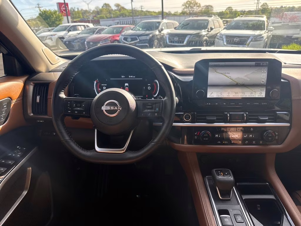 2024 Pearl White Tricoat/Super Black Nissan Pathfinder Platinum FWD SUV