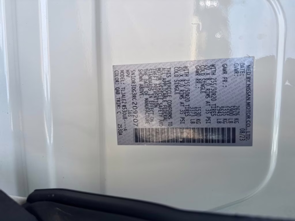 2024 Pearl White Tricoat/Super Black Nissan Pathfinder Platinum FWD SUV