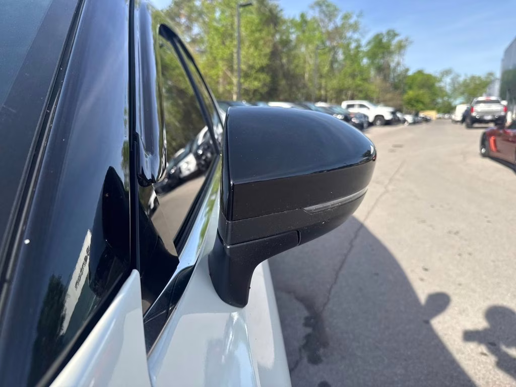 2024 Pearl White Tricoat/Super Black Nissan Pathfinder Platinum FWD SUV