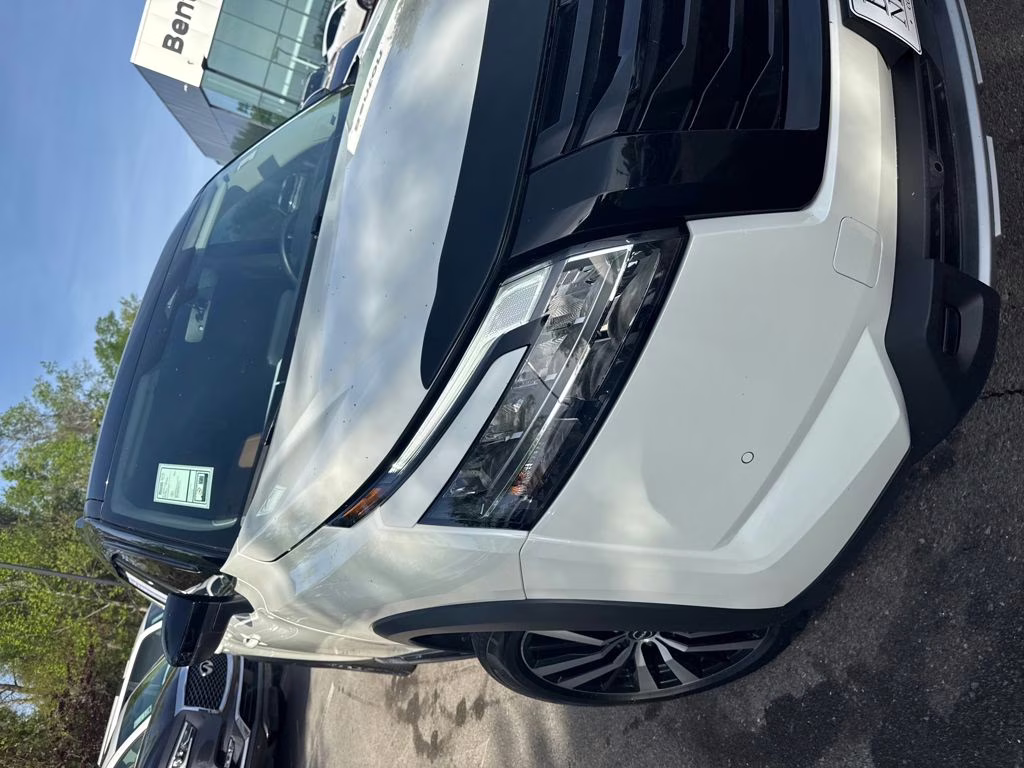 2024 Pearl White Tricoat/Super Black Nissan Pathfinder Platinum FWD SUV