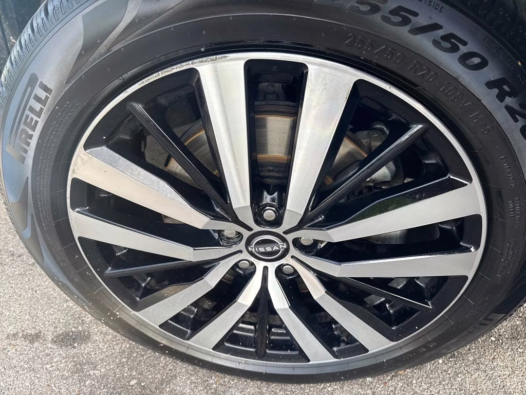 2024 Pearl White Tricoat/Super Black Nissan Pathfinder Platinum FWD SUV