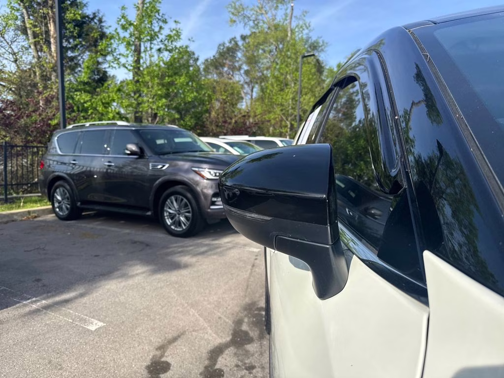 2024 Pearl White Tricoat/Super Black Nissan Pathfinder Platinum FWD SUV