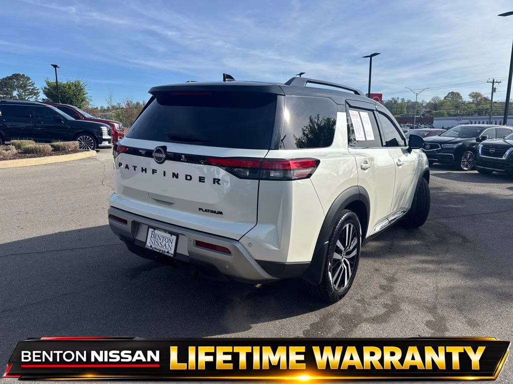 2024 Pearl White Tricoat/Super Black Nissan Pathfinder Platinum FWD SUV