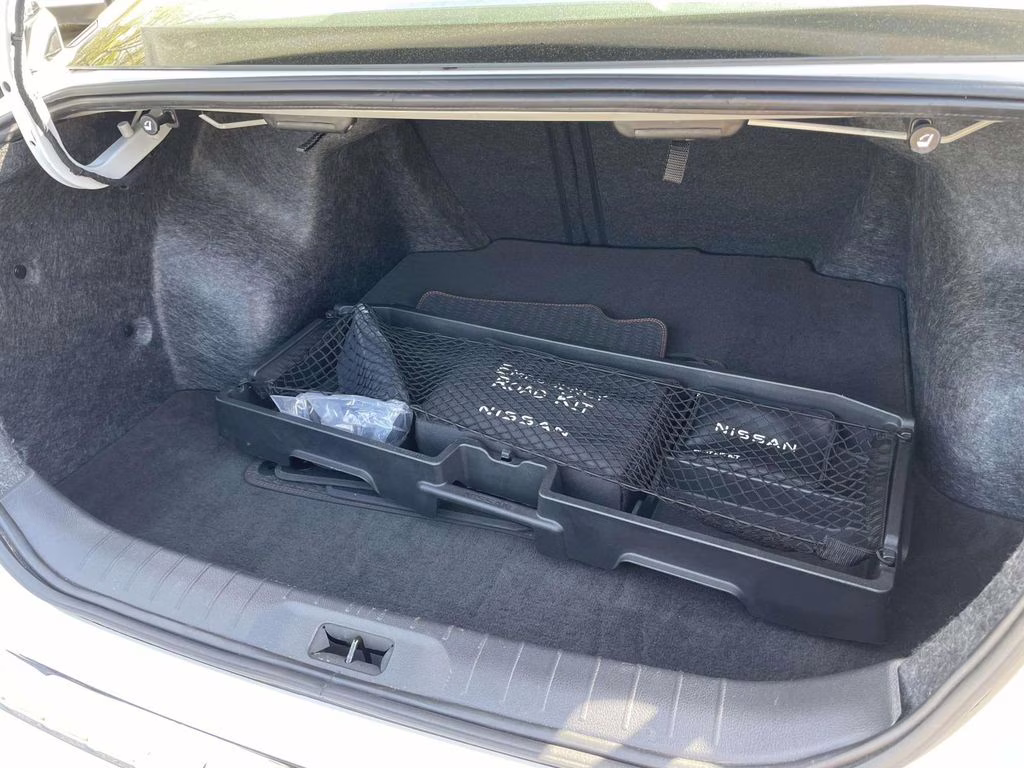 2023 Pearl White Tricoat Nissan Altima 2.5 SR FWD Sedan