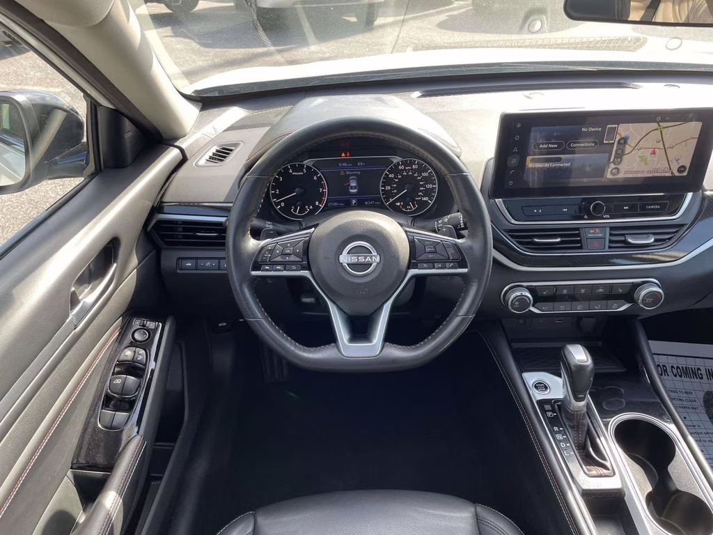 2023 Pearl White Tricoat Nissan Altima 2.5 SR FWD Sedan