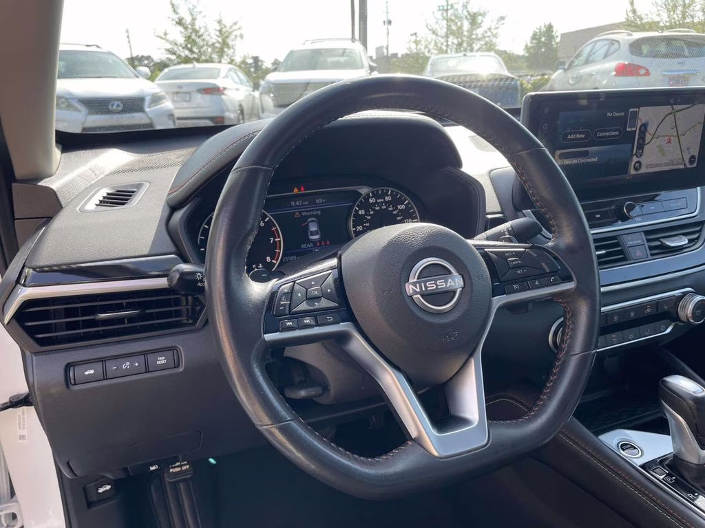 2023 Pearl White Tricoat Nissan Altima 2.5 SR FWD Sedan