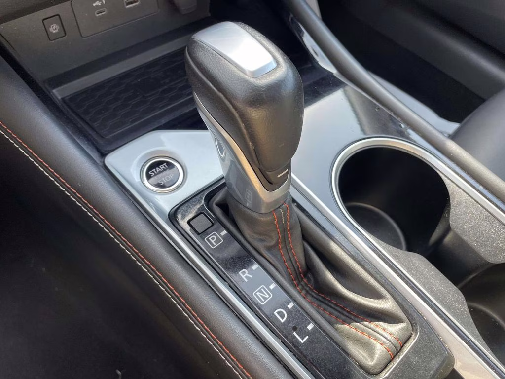 2023 Pearl White Tricoat Nissan Altima 2.5 SR FWD Sedan