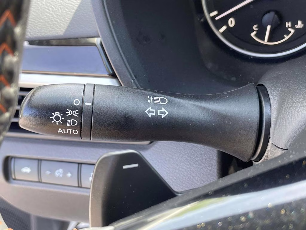 2023 Pearl White Tricoat Nissan Altima 2.5 SR FWD Sedan