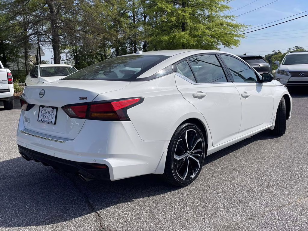 2023 Pearl White Tricoat Nissan Altima 2.5 SR FWD Sedan