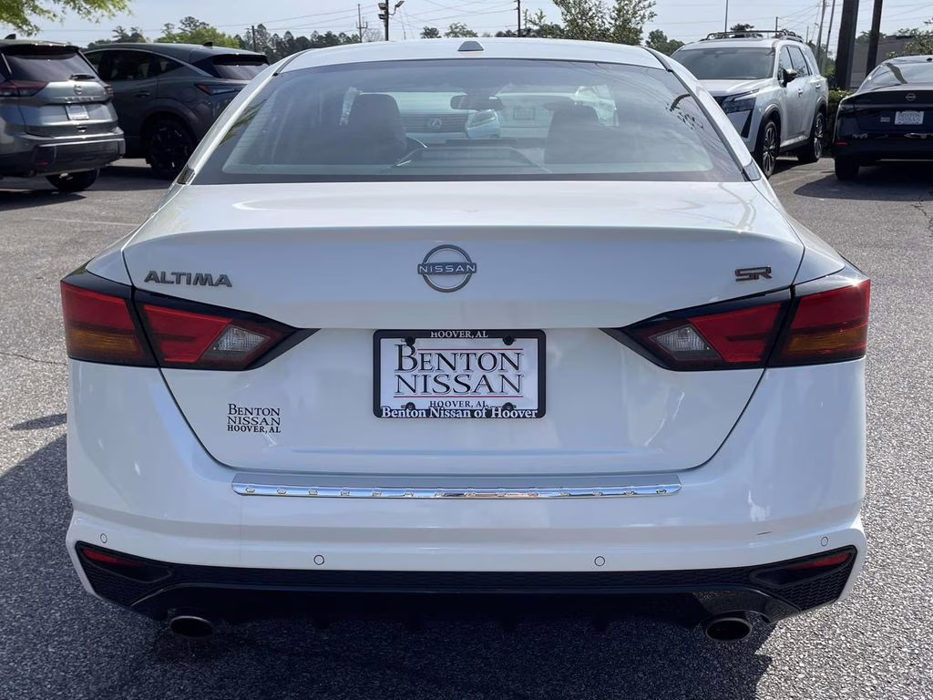 2023 Pearl White Tricoat Nissan Altima 2.5 SR FWD Sedan