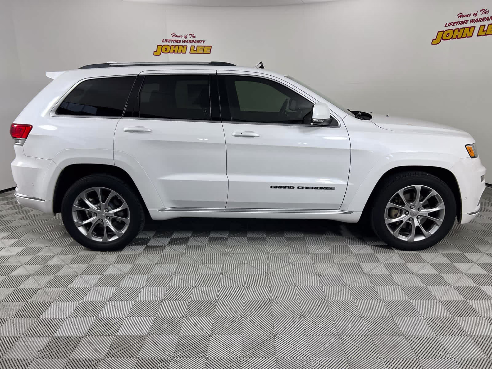 2021 Ivory 3-Coat Jeep Grand Cherokee Summit RWD SUV
