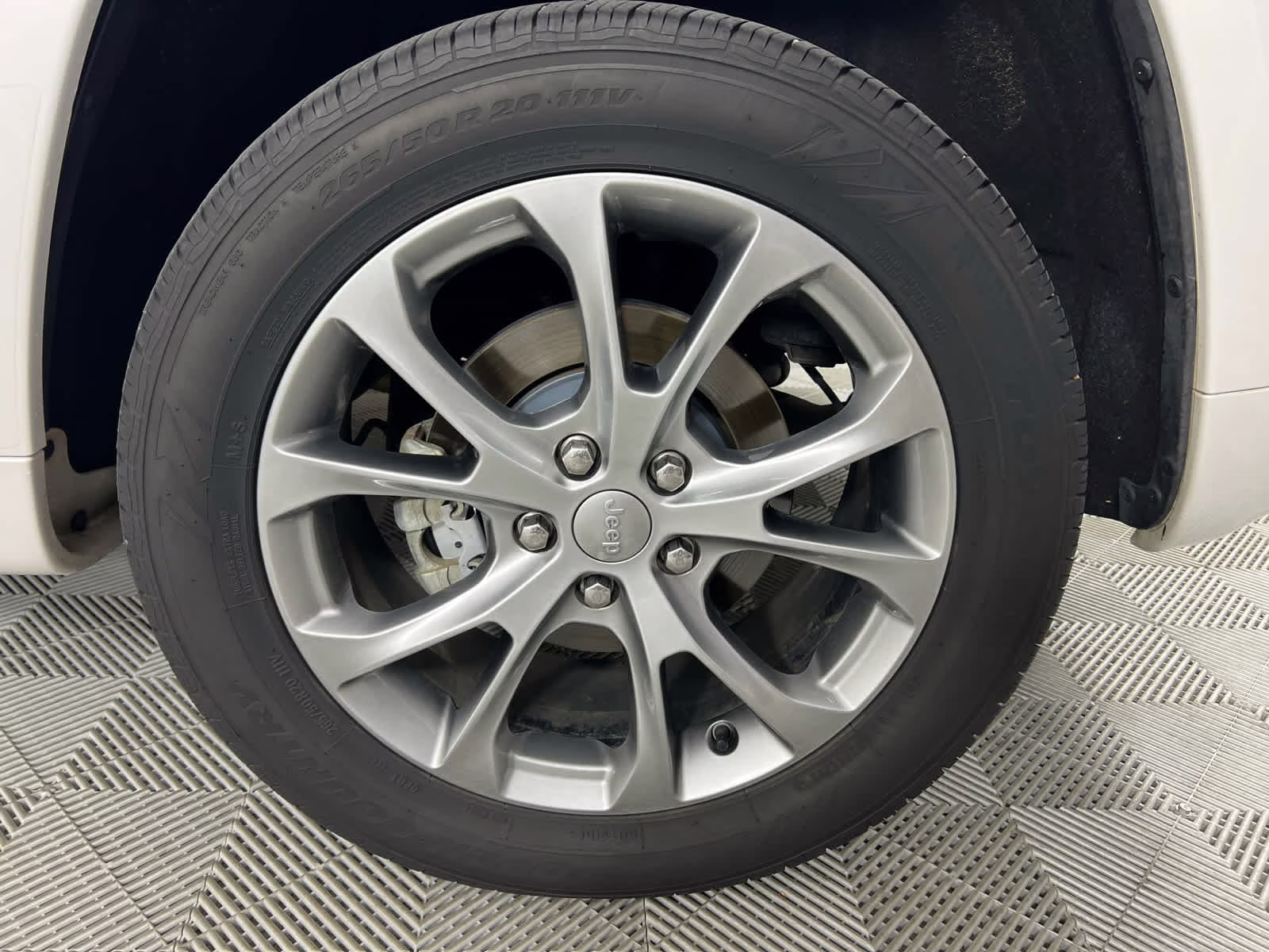 2021 Ivory 3-Coat Jeep Grand Cherokee Summit RWD SUV