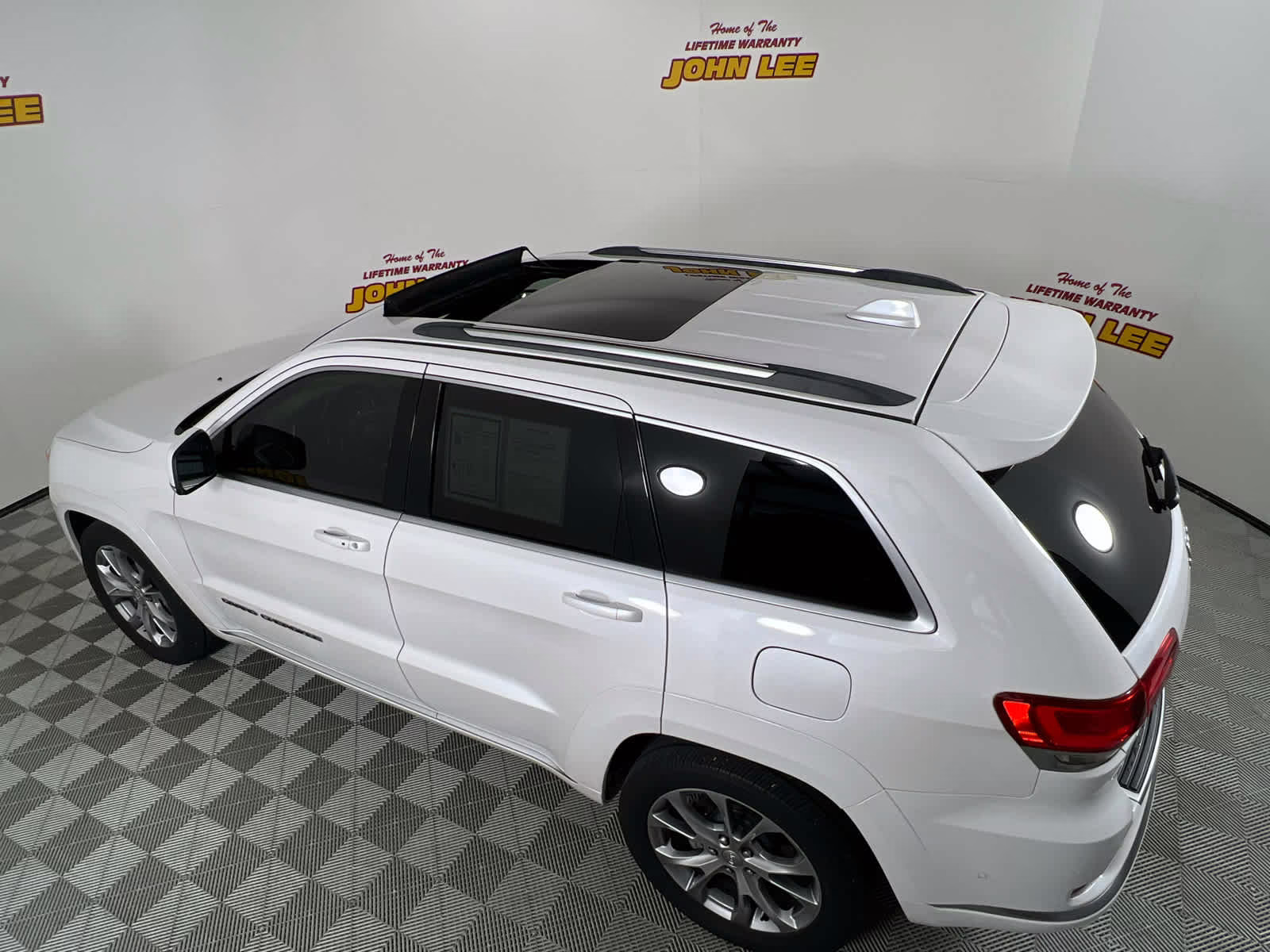 2021 Ivory 3-Coat Jeep Grand Cherokee Summit RWD SUV