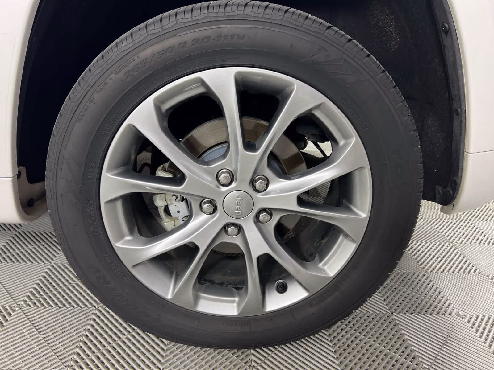 2021 Ivory 3-Coat Jeep Grand Cherokee Summit RWD SUV