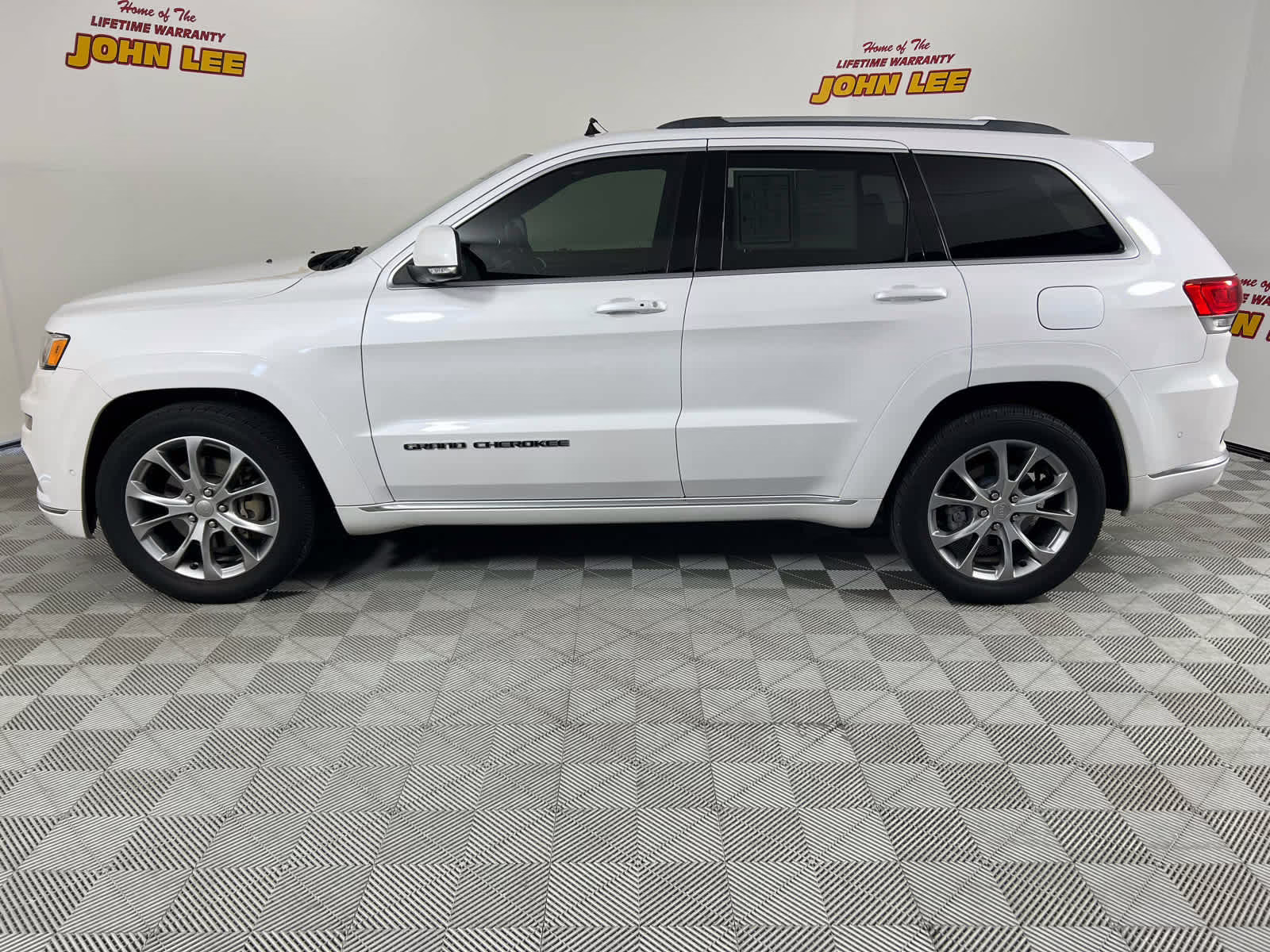2021 Ivory 3-Coat Jeep Grand Cherokee Summit RWD SUV