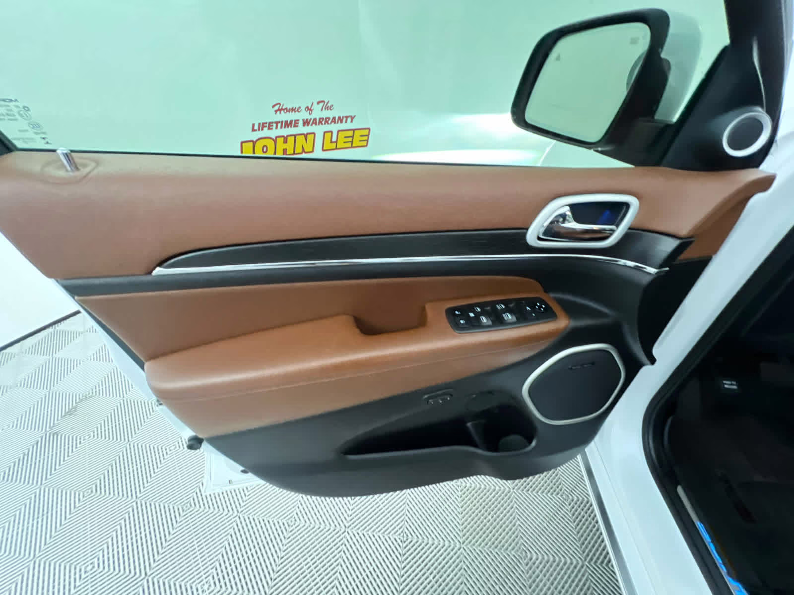 2021 Ivory 3-Coat Jeep Grand Cherokee Summit RWD SUV