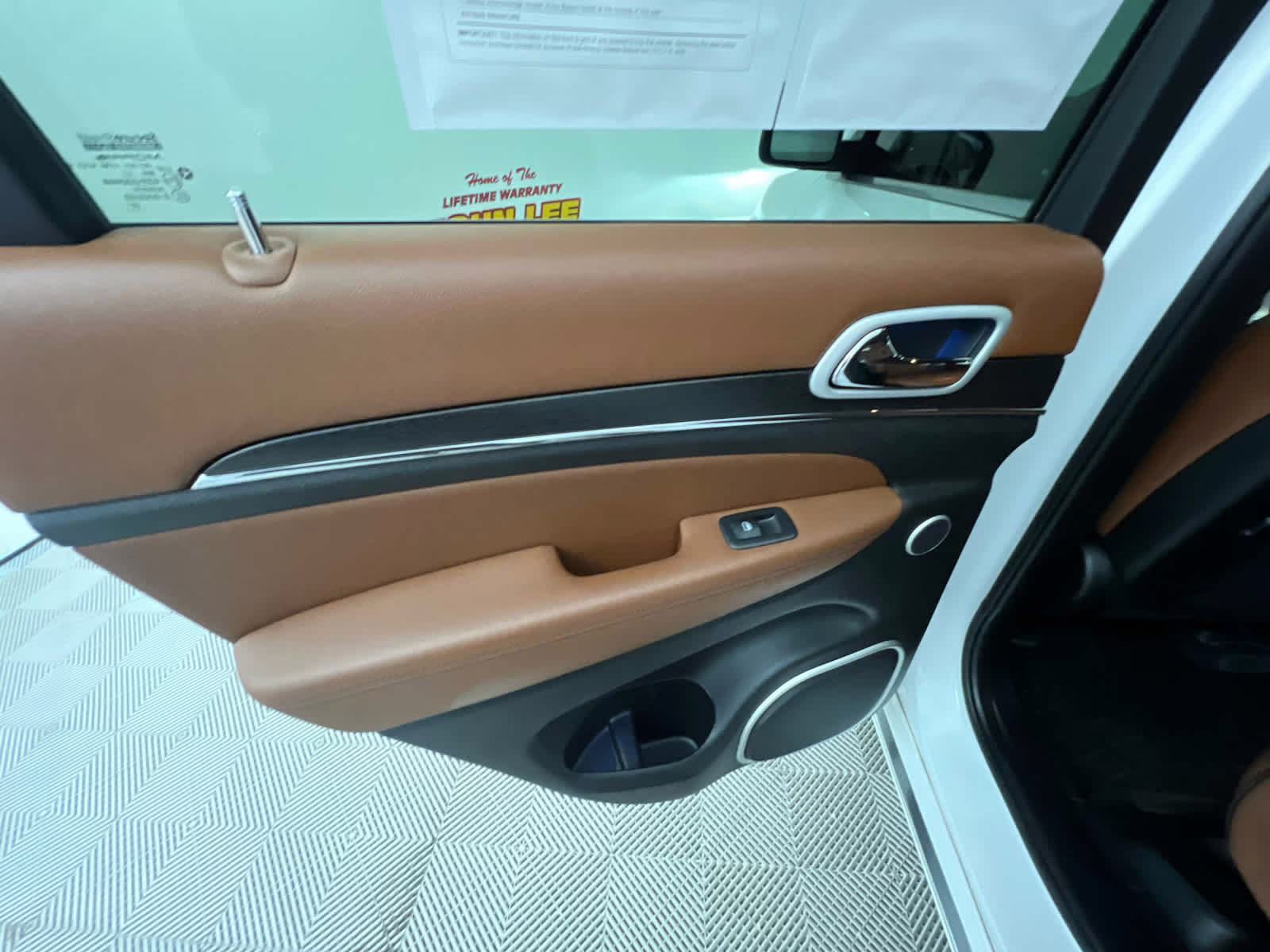 2021 Ivory 3-Coat Jeep Grand Cherokee Summit RWD SUV