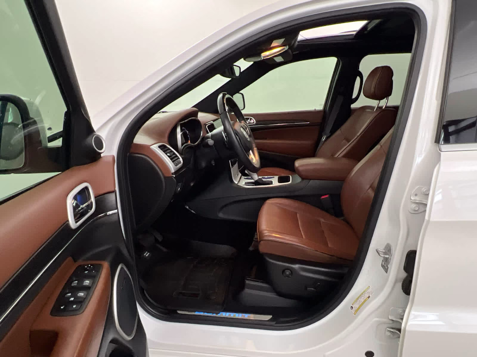 2021 Ivory 3-Coat Jeep Grand Cherokee Summit RWD SUV