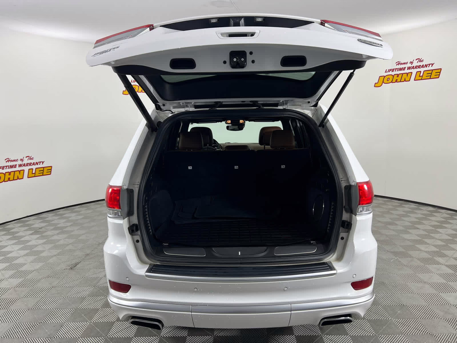 2021 Ivory 3-Coat Jeep Grand Cherokee Summit RWD SUV