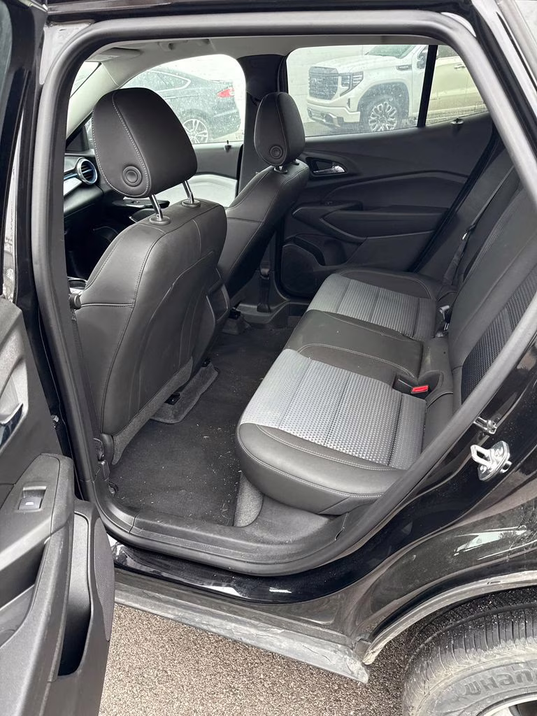 2025 Mosaic Black Metallic Chevrolet Trax LT FWD SUV