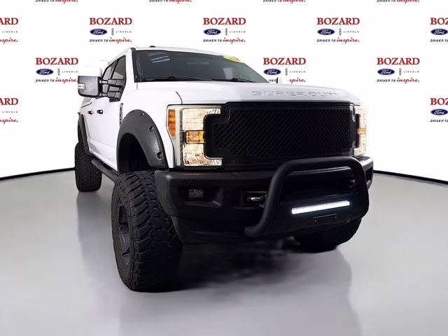 2017 Oxford White Ford Super Duty F-250 SRW XLT 4X4 Truck
