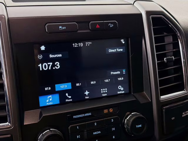 2017 Oxford White Ford Super Duty F-250 SRW XLT 4X4 Truck