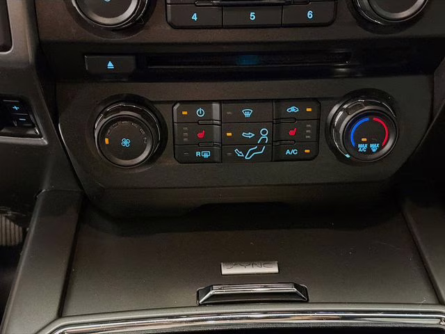 2017 Oxford White Ford Super Duty F-250 SRW XLT 4X4 Truck