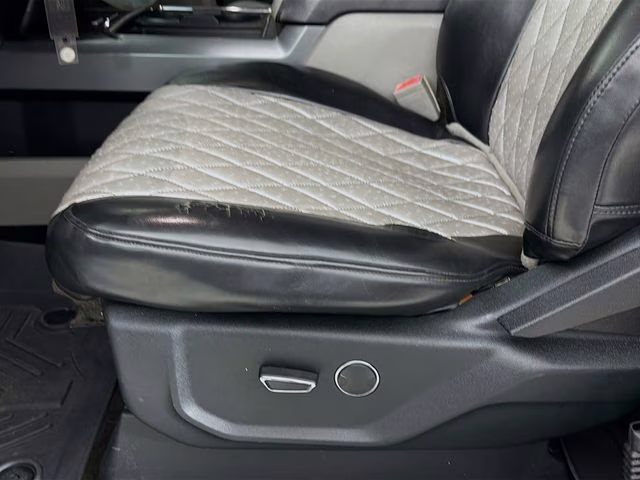 2017 Oxford White Ford Super Duty F-250 SRW XLT 4X4 Truck