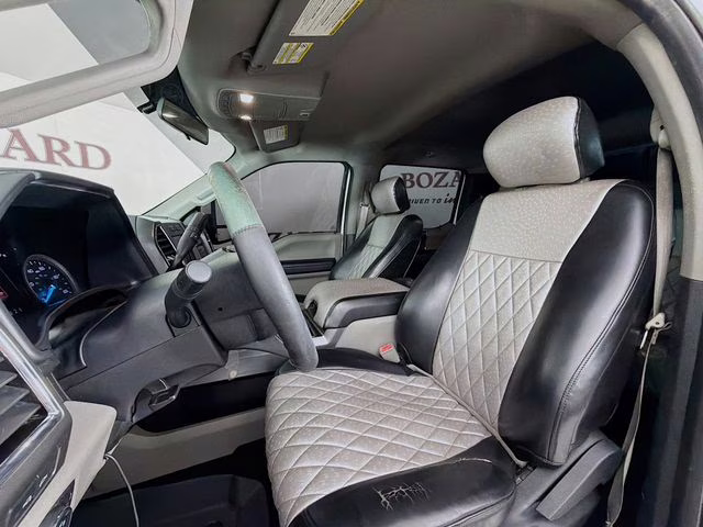 2017 Oxford White Ford Super Duty F-250 SRW XLT 4X4 Truck