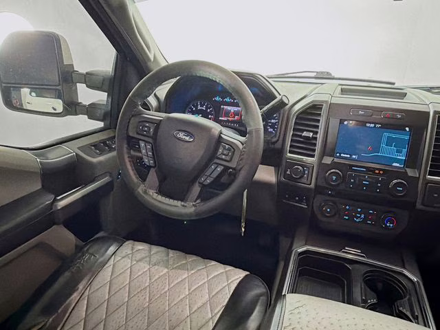 2017 Oxford White Ford Super Duty F-250 SRW XLT 4X4 Truck