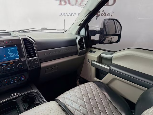 2017 Oxford White Ford Super Duty F-250 SRW XLT 4X4 Truck