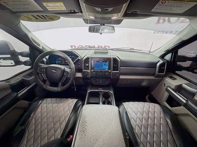 2017 Oxford White Ford Super Duty F-250 SRW XLT 4X4 Truck