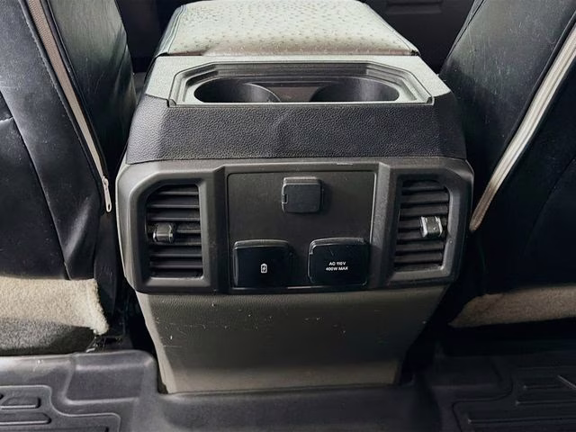 2017 Oxford White Ford Super Duty F-250 SRW XLT 4X4 Truck