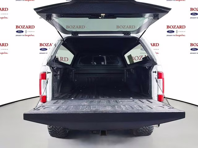 2017 Oxford White Ford Super Duty F-250 SRW XLT 4X4 Truck