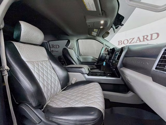 2017 Oxford White Ford Super Duty F-250 SRW XLT 4X4 Truck