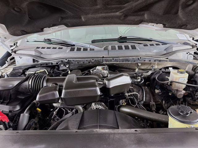 2017 Oxford White Ford Super Duty F-250 SRW XLT 4X4 Truck