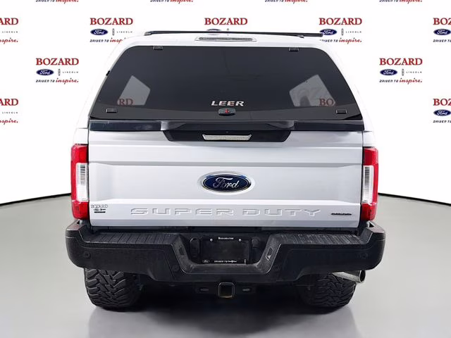 2017 Oxford White Ford Super Duty F-250 SRW XLT 4X4 Truck