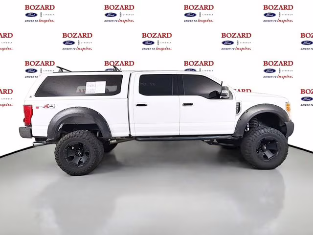 2017 Oxford White Ford Super Duty F-250 SRW XLT 4X4 Truck